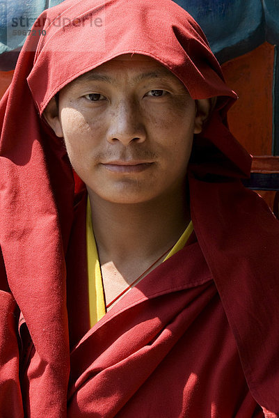 Young Lama  Nanwu Tempel  Kangding  Sichuan  China  Asien