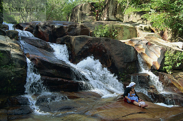 Die Wasserfälle und Felsen am Aboretum Forest Recreation Park in Penang  Malaysia  Südostasien  Asien