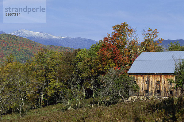 Vereinigte Staaten von Amerika USA Farbaufnahme Farbe Baum Gebäude Nordamerika Neuengland New Hampshire alt