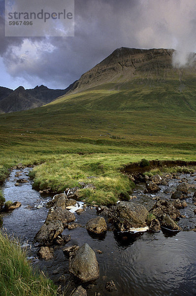 Die Cuillins von Glen Brittle  mit Sgurr Thuilm  881 m  Insel der Inneren Hebriden  Skye  Schottland  Vereinigtes Königreich  Europa