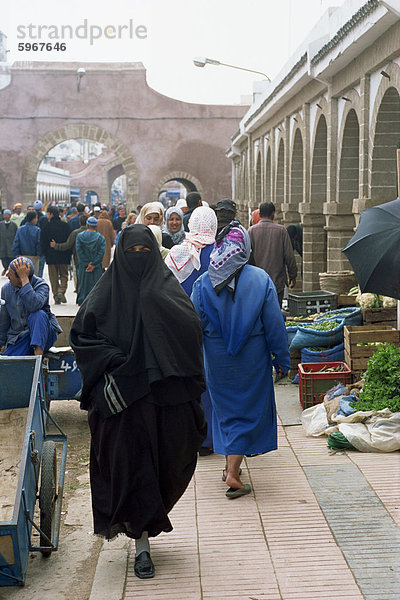 Frau in Essaouira  Marokko  Nordafrika  Afrika