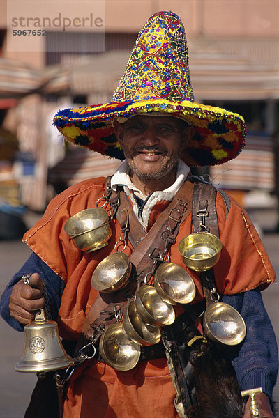 Waterseller auf den Djemma el Fna  Marrakesh  Nordafrika  Afrika