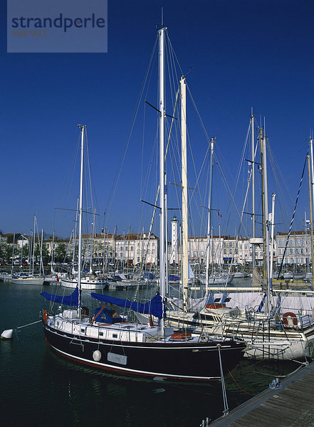 Boote im Hafen im Vieux Port in La Rochelle  Charente-Maritime  in Poitou-Charentes  Frankreich  Europa