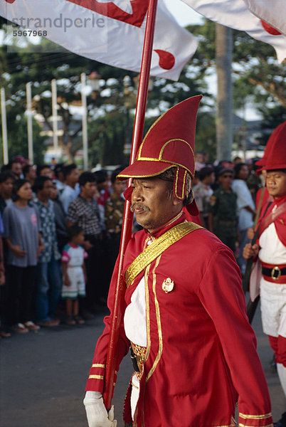 Marschierende Bänder am Geburtstag des Sultans  Jogjakarta  Java  Indonesien  Südostasien  Asien