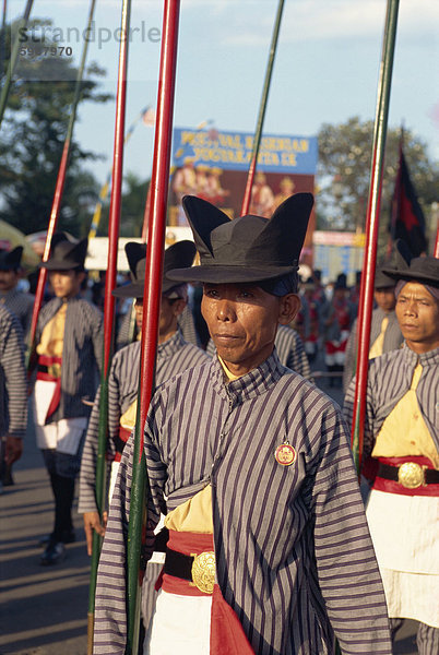 Marschierende Bänder am Geburtstag des Sultans  Jogjakarta  Java  Indonesien  Südostasien  Asien