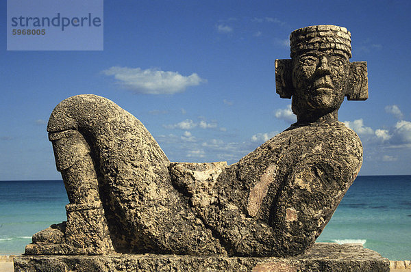 Statue von Chac-Mool  Cancun  Quitana Roo  Mexiko  Nordamerika