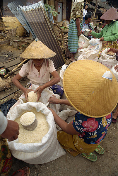 Markt  Rantepao  Toraja Region  Sulawesi  Indonesien  Südostasien  Asien