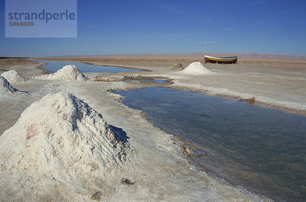 Haufen von Salz in Salinen  Chott El Jerid  Tunesien  Nordafrika  Afrika