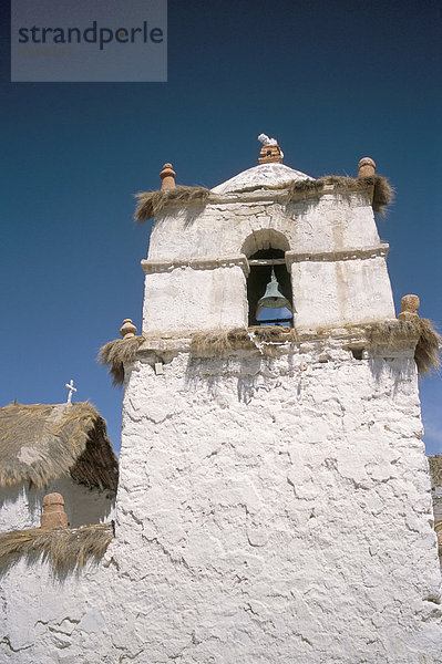 Kirche  erbaut im 17. Jahrhundert bei den Aymara Pastorale Dorf der Parinacota  Anden Region  Chile  Südamerika