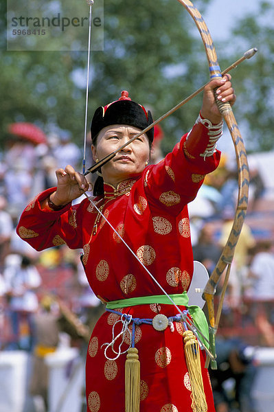 Bogenschießen-Contest  Naadam Festival  Oulaan Bator (Ulan Bator)  Mongolei  Zentralasien  Asien