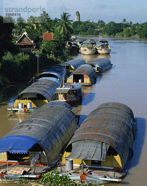 Abgedeckt Boote auf dem Chao Phraya Fluss in Ayutthaya  Thailand  Südostasien  Asien