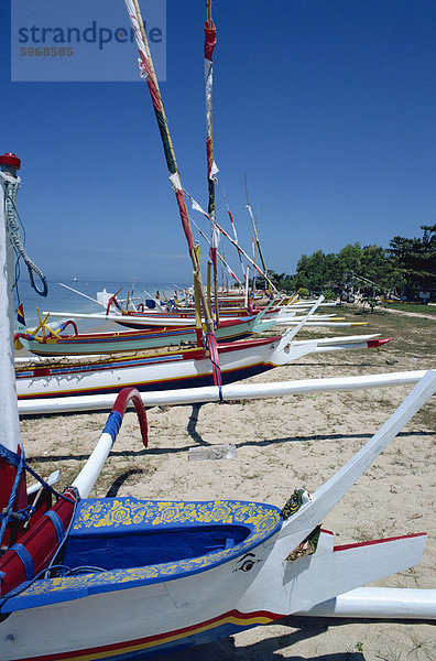 Boote am Strand von Sanur  Bali  Indonesien  Südostasien  Asien