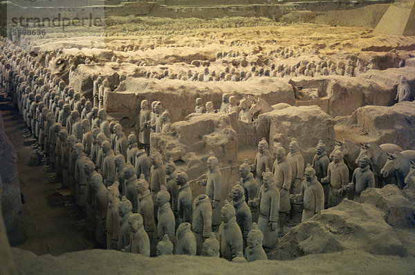 Terrakotta-Krieger in der Gruft der Chin Shih Huang Ti  Xian  China  Asien