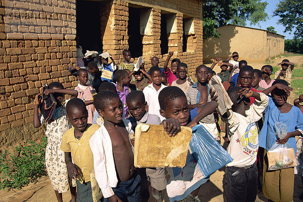 nahe See Dorf Schule (Einrichtung) Afrika verlassen Malawi