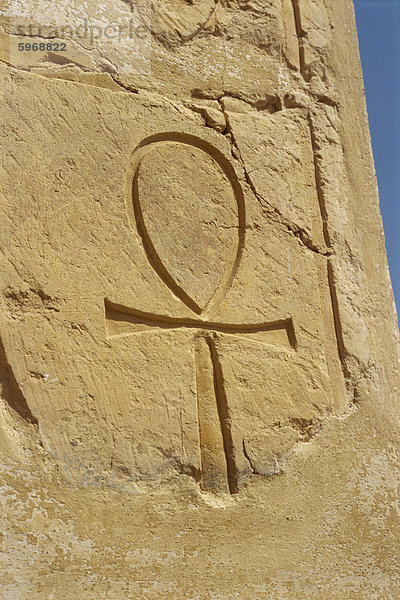 Das Ankh symbol (Zeichen des Lebens)  Totentempel der Königin Hatschepsut  Theben  Ägypten  Nordafrika  Afrika