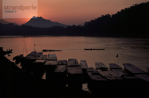 Sonnenuntergang über dem Mekong Fluss  Luang Prabang  Laos  Indochina  Südostasien  Asien