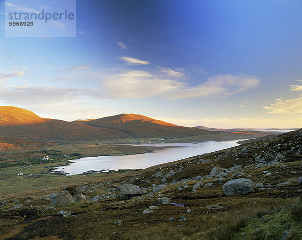 Blick über Ardvourlie (Aird ein Mhulhaid)  Borglass (Bogha Glas) und Loch Seaforth  North Harris  Äußere Hebriden  Schottland  Vereinigtes Königreich  Europa