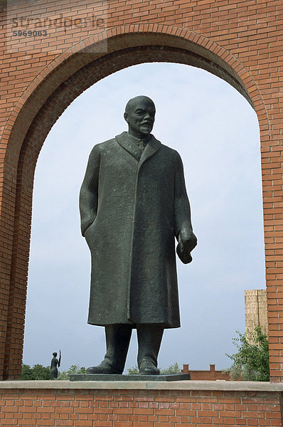 Statuenpark (Szobor Park) voll von alten kommunistischen Periode Statuen  Budapest  Ungarn  Europa