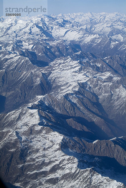 Luftaufnahme über die Alpen  Italien  Europa