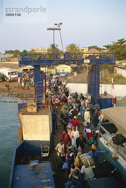 Banjul Bari Fähre  Banjul  Gambia  Westafrika  Afrika