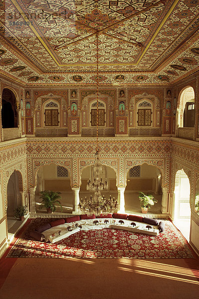 Die großartige gemalten Durbar-Halle  eines der besten Beispiele dieser Art in Rajasthan  Samode Palast  Samode  Bundesstaat Rajasthan  Indien  Asien