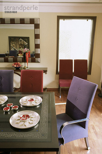 Delhi Hauptstadt am Tisch essen Zimmer Gebäude Reichtum Inhaber Verkäufer bauen Asien Indien neu Residenz