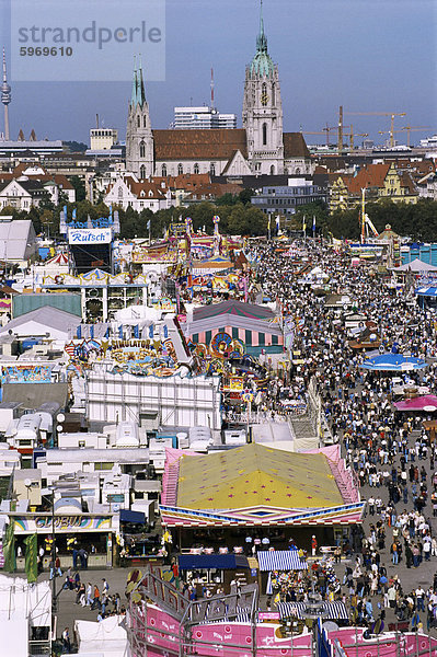 Oktoberfest von oben  München  Bayern  Deutschland  Europa
