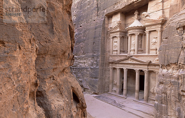 Die Schatzkammer (El Khazneh)  Petra  UNESCO World Heritage Site  Jordanien  Naher Osten