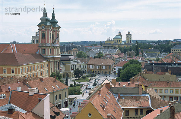 Blick von der Burg  Blick nach unten auf Istvan Dobo Ter Platz  Eger  Ungarn  Europa