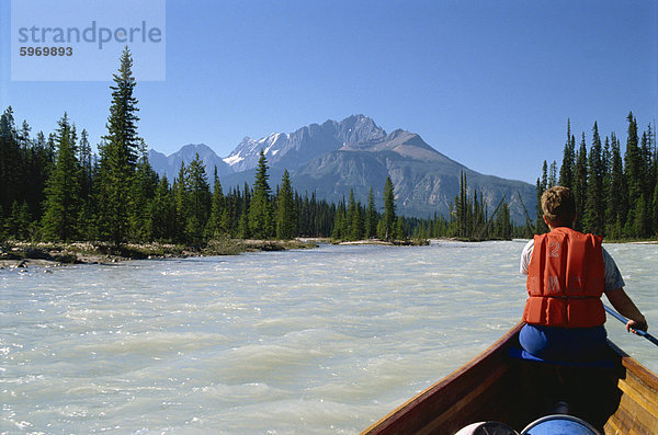 Kanutour  Kicking Horse River  Rocky Mountains  British Columbia  Kanada  Nordamerika