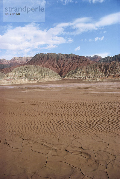 Die Maidan Togh Berge in der nördlichen Wüste Taklamakan in Provinz Xinjiang  China  Asien