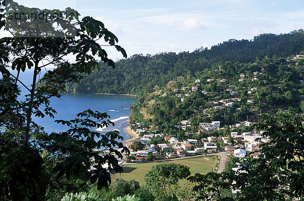 Erhöhten Blick auf die Angeln Dorf von Charlotteville  Tobago  Antillen  Karibik  Mittelamerika