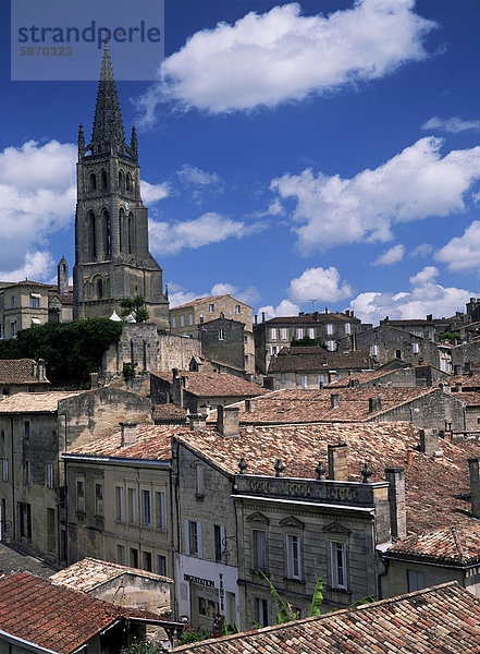 Der Turm von L'Eglise Monolithe  St. Emilion  Gironde  Aquitaine  Frankreich  Europa