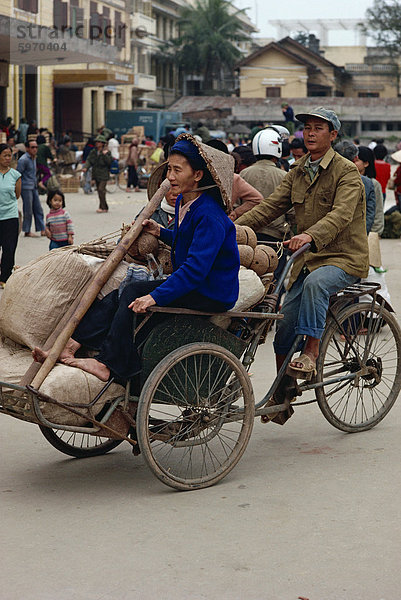 Cyclo-Pousse-Treiber  Hanoi-Stadt  Vietnam  Indochina  Südostasien  Asien