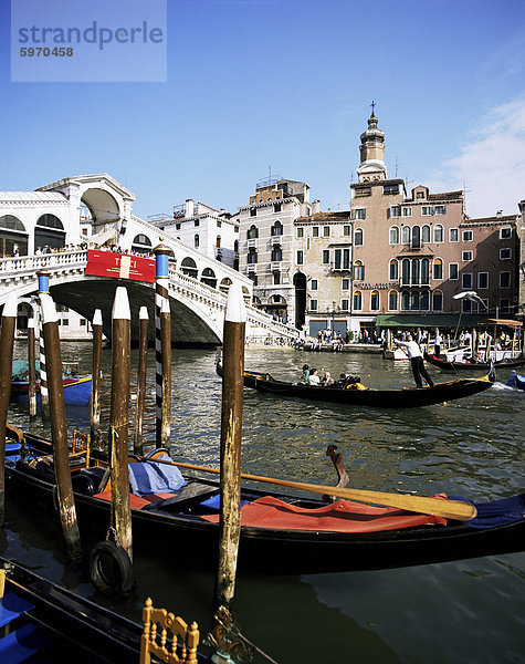 Canal Grande und die Rialto-Brücke  UNESCO-Weltkulturerbe  Venedig  Veneto  Italien  Europa