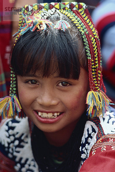 Portrait eines Mädchens des Stammes Kalagan berühmt für Eric  ein ethnischer Tanz der Freude und des Glücks  in Cotabato auf Mindanao  Philippinen  Südostasien  Asien