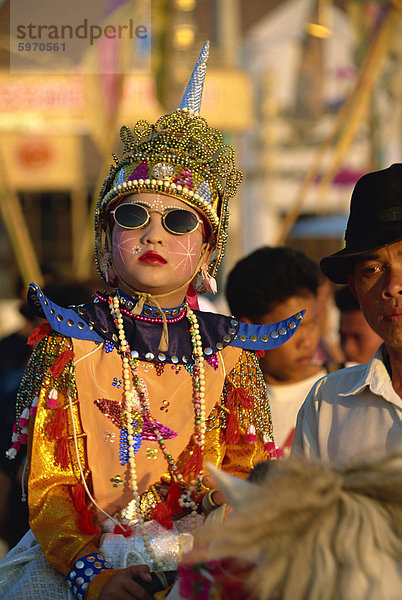Kleines Kind im Kostüm für die Shan folkloristischen Parade  Chiang Mai  Thailand  Südostasien  Asien