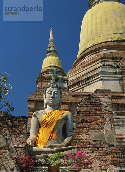 Buddha im Lotussitz  Wat Yai Chai Monghon  Ayutthaya  UNESCO Weltkulturerbe  Thailand  Südostasien  Asien