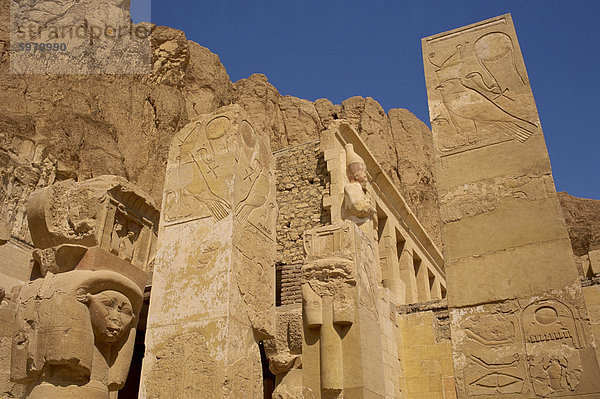 Detail aus der Kapelle der Hathor  wo der Hathor Gesicht die Hauptstädte auf den quadratischen Säulen  den Hatshepsut Tempel  Deir el bildet Bahri  Theben  UNESCO Weltkulturerbe  Ägypten  Nordafrika  Afrika