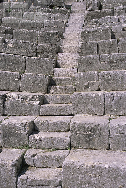 Amphitheater Reihen Sitzreihen aus dem 3. Jahrhundert  römische Ausgrabungsstätte  Butrinti  Weltkulturerbe  Albanien  Europa