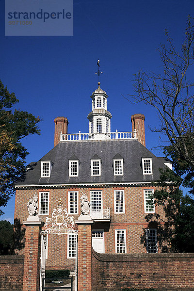 Gouverneurspalast  georgianische Architektur in Kolonial Williamsburg  Virginia  Vereinigte Staaten von Amerika  Nordamerika