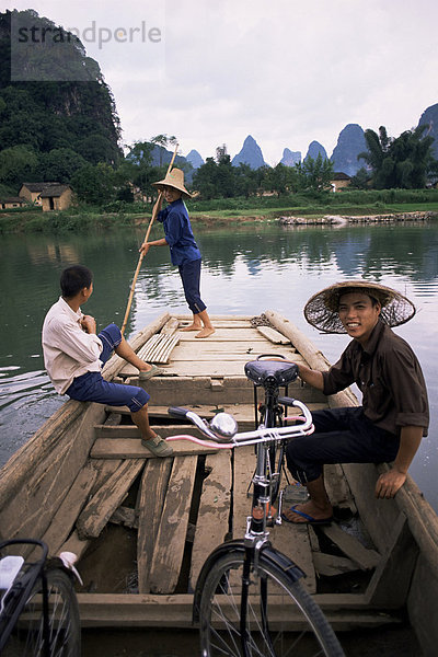 Fähre bei Fung-Lo  ländlichen China  Asien