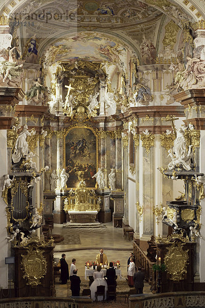 Innenraum des Roccoco Abbey Kirche  Linz  Österreich  Europa