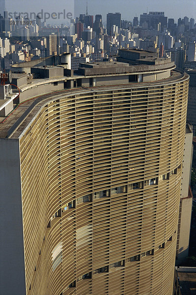 Großen geschwungenen Büroblock Fassade  entworfen von Oscar Niemeyer  Sao Paulo  Brasilien  Südamerika