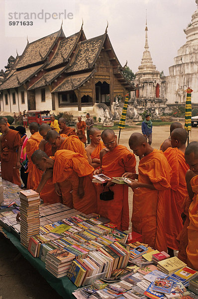 Buddhistische Mönche  Chiang Mai  Thailand  Südostasien  Asien