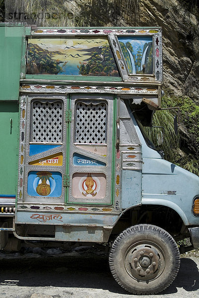 Öffentliche Verkehrsmittel  Grenze zu Tibet  Nepal  Asien