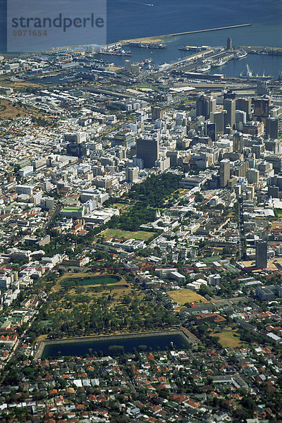 Stadt gesehen vom Tafelberg  Kapstadt  Südafrika  Afrika
