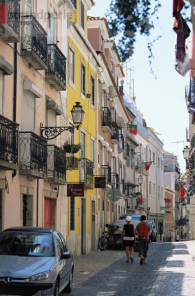 Straße im Bairro Alto  Lissabon  Portugal  Europa