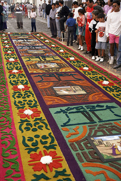 Straße Teppichboden Teppich Teppiche Mittelamerika Karfreitag Guatemala Sägemehl Semana Santa