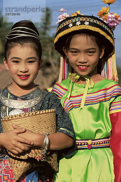 Hmong und Lisu Kinder in traditioneller Kleidung  nördlichen Thailand  Südostasien  Asien